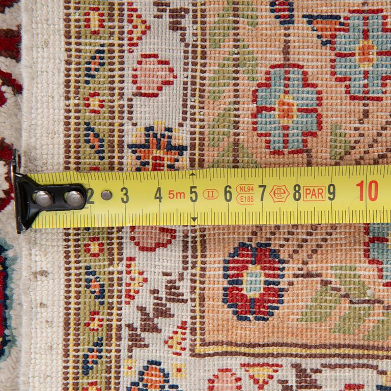 MATTA, orientalisk. Silke. Ca 160x103 cm.