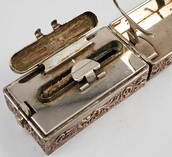 LOCKTÅNG, silver och vitmetall, London, 1903.