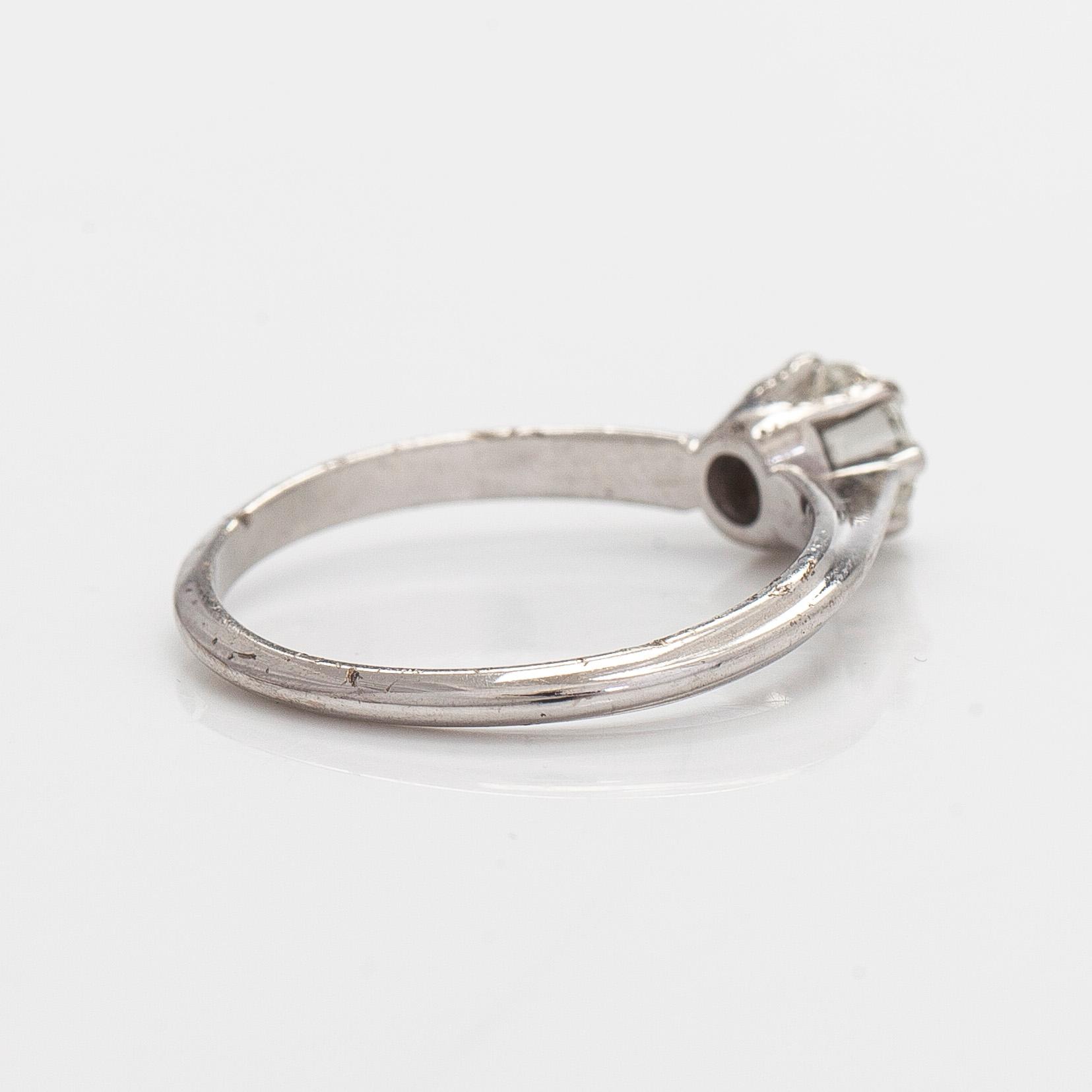 Ring, briljantslipad diamant ca 0,50 ct, 18K vitguld, Kultakeskus 1989.