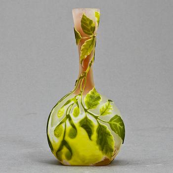 VAS, glas, Emile Gallé, Frankrike, jugend, 1900-talets första hälft, sign Gallé med stjärna.