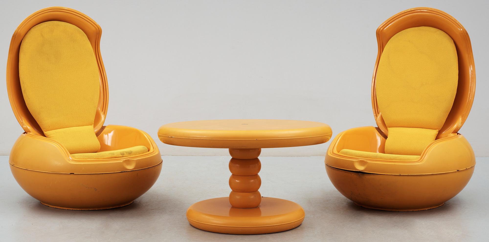 FÅTÖLJER, ett par, samt BORD, "Garden egg" Peter Ghyczy, Reuter Products, formgiven 1968.