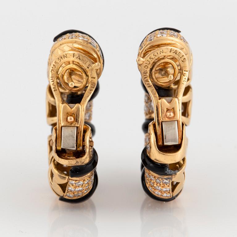 A pair of Mauboussin earrings in 18K gold set with onyx and round brilliant-cut diamonds.