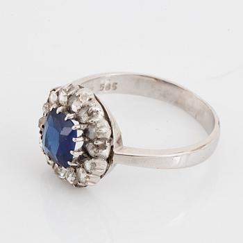 RING, Carmoséring med safir och rosenslipade diamanter.