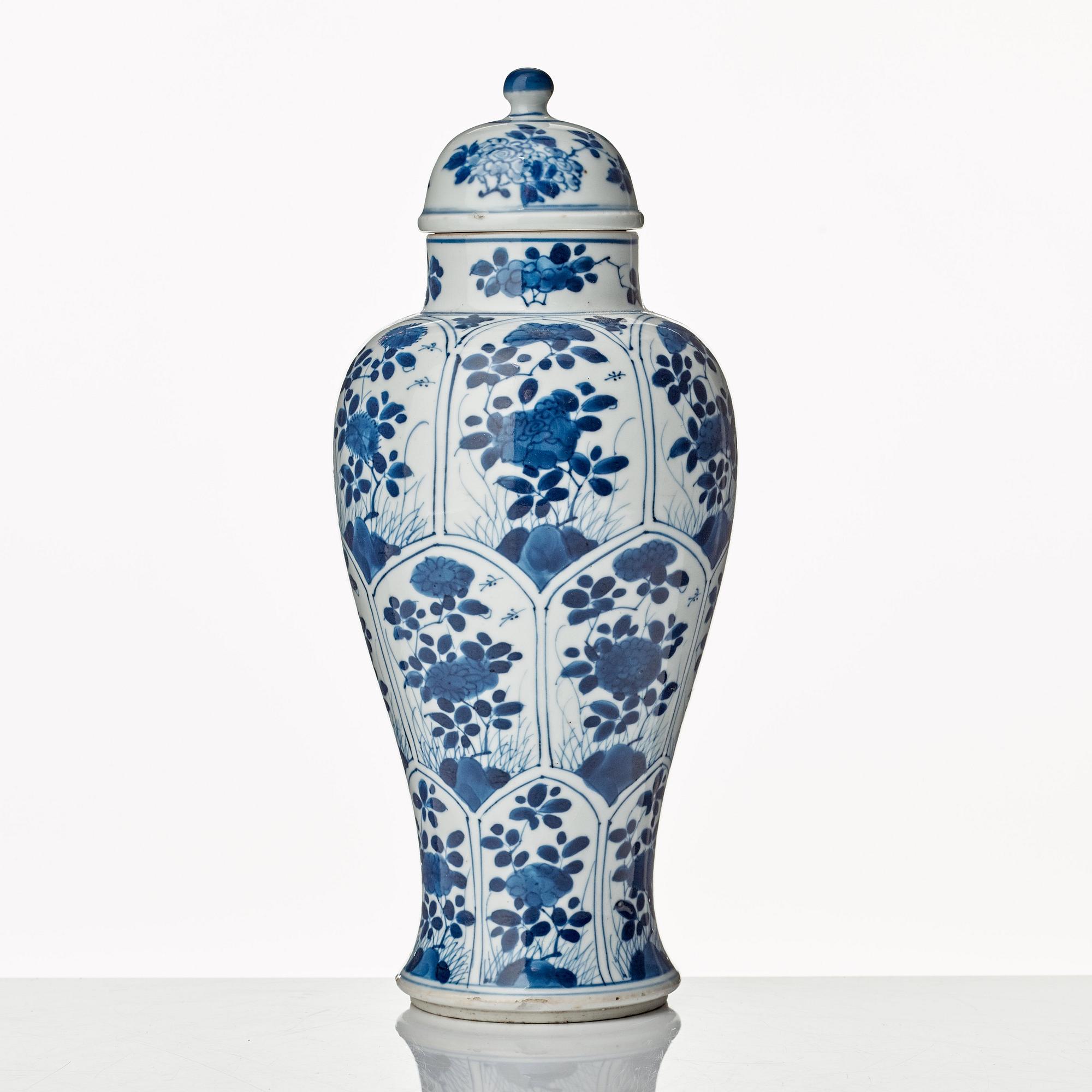 Two blue and white vases, Qing dynasty, Kangxi (1662-1722).