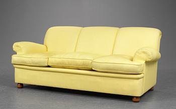 A Josef Frank sofa by Svenskt Tenn, model 703.