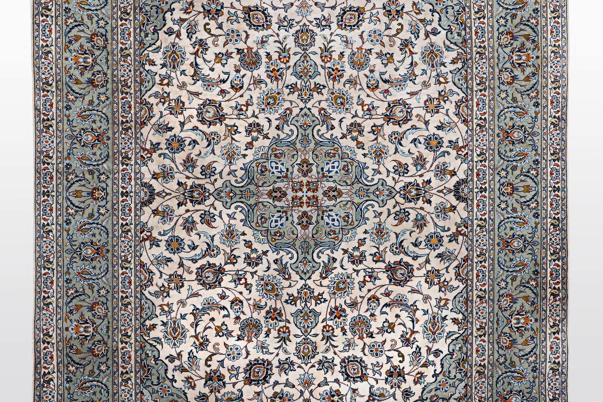 A carpet, Kashan 356 x 240 cm.