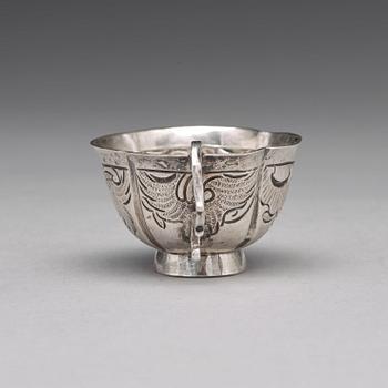 A Russian silver vodka cup, makers mark Fyedor Tichonov Kryskev, Moscow 1770´s.