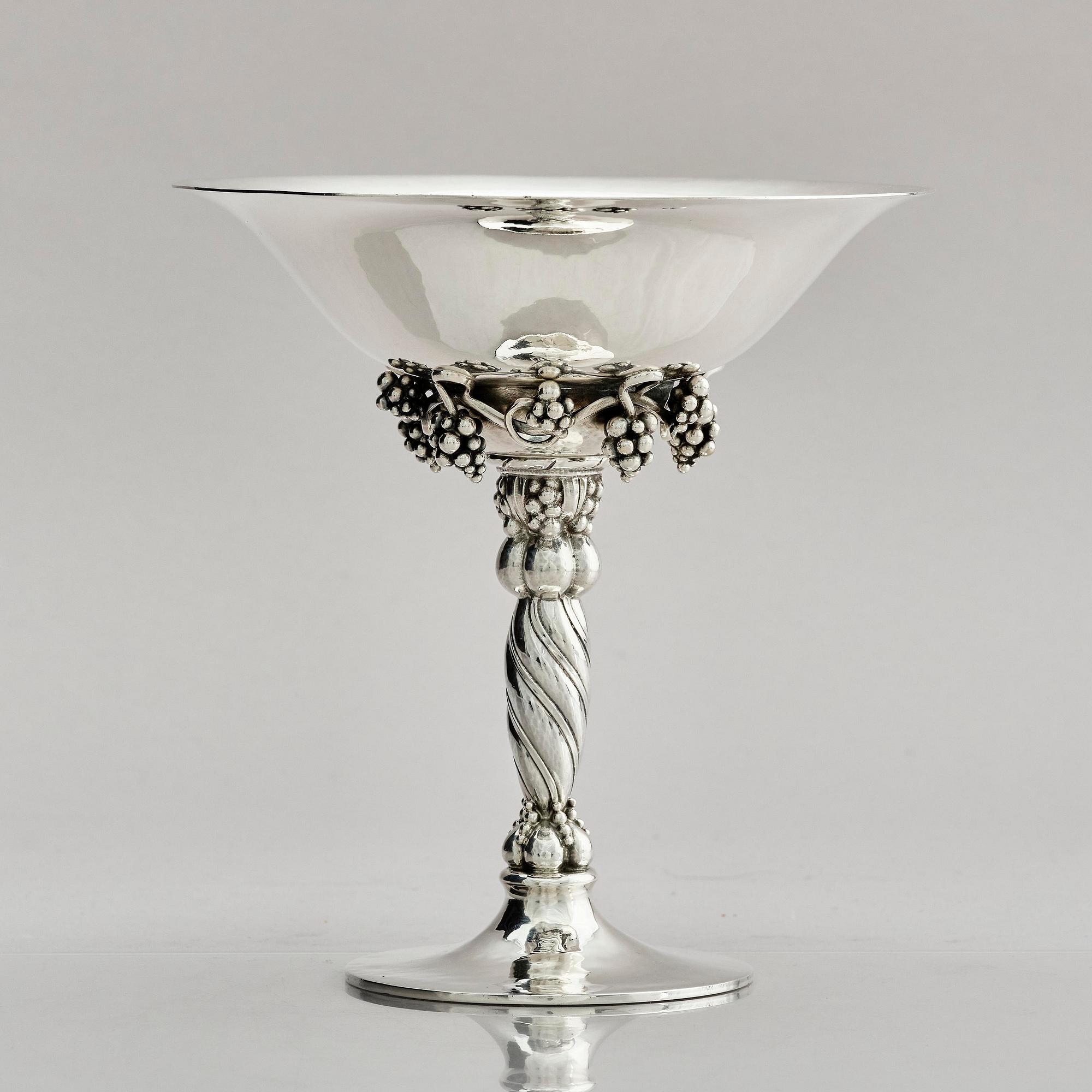 Georg Jensen, skål på fot, sterling silver, modell nr 263B, Köpenhamn 1933-1944.
