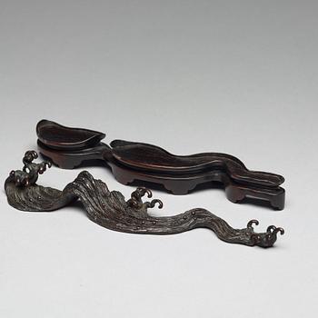PENSELSTÄLL, brons. Qingdynastin (1644-1912).