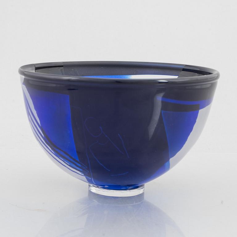 Klas-Göran Tinbäck, a glass bowl, dated 1982.