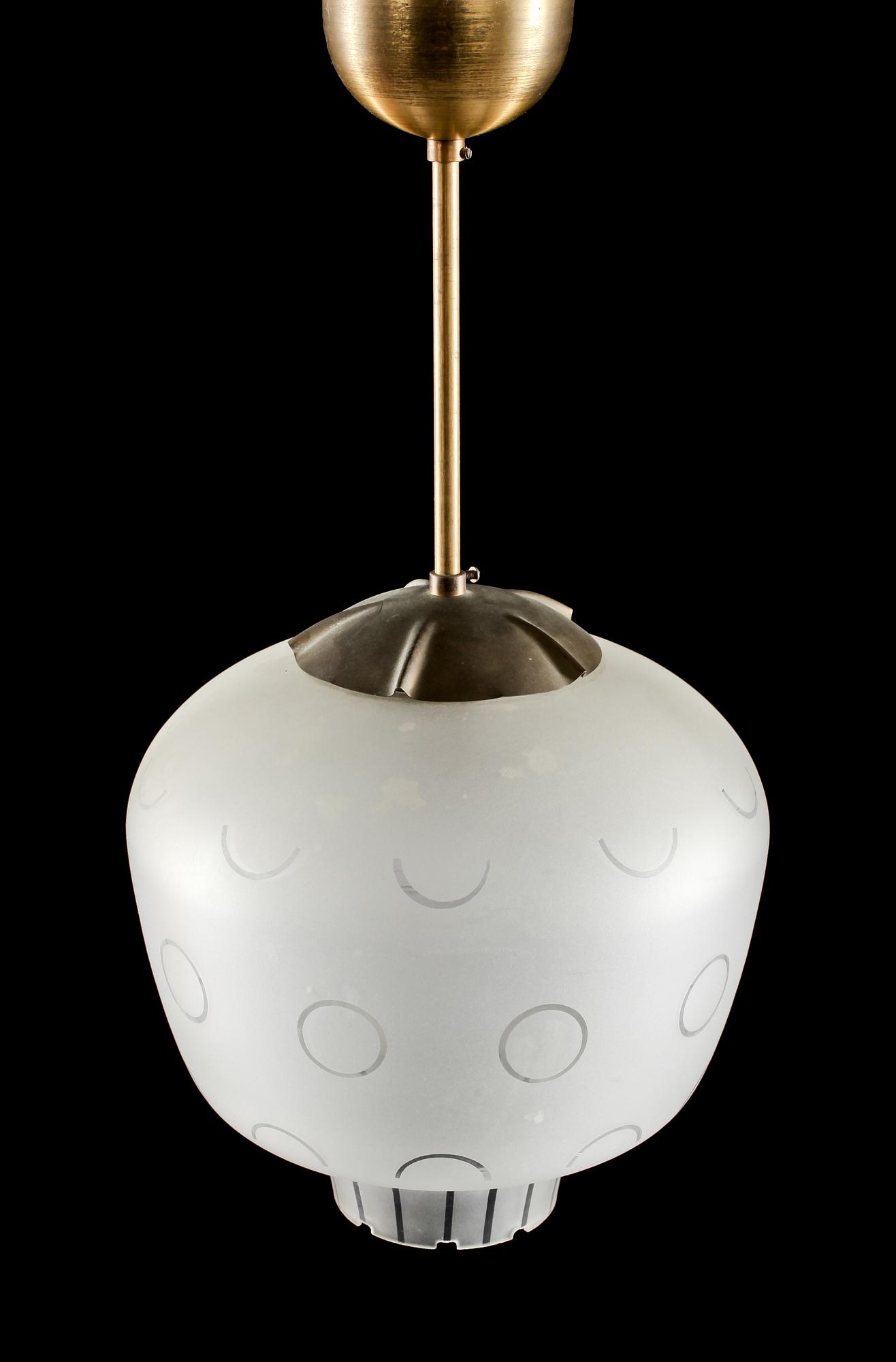 TAKLAMPA, omkring 1900-talets mitt. Höjd 50 cm.