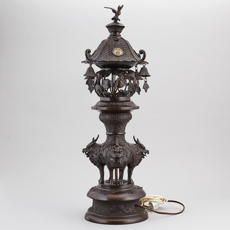 A Japanese bronze incense burner/pagoda, turned into a table lamp, 20th century.