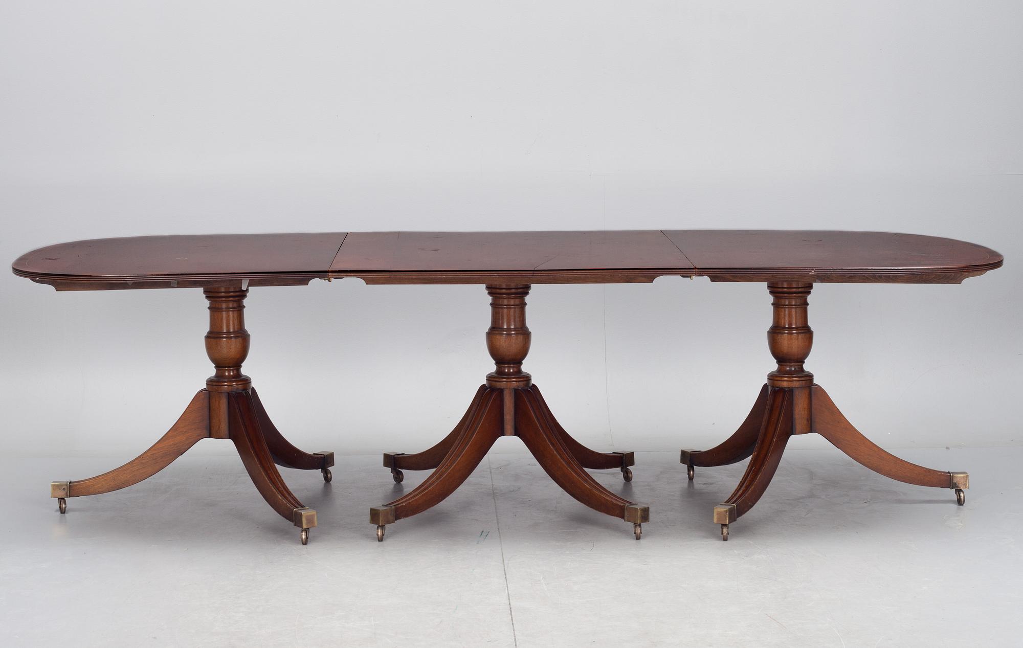 MATSALSMÖBLEMANG, 15 delar, "Hand Crafted by Mines of Downley, Buckinghamshire", England. 1900-tal.