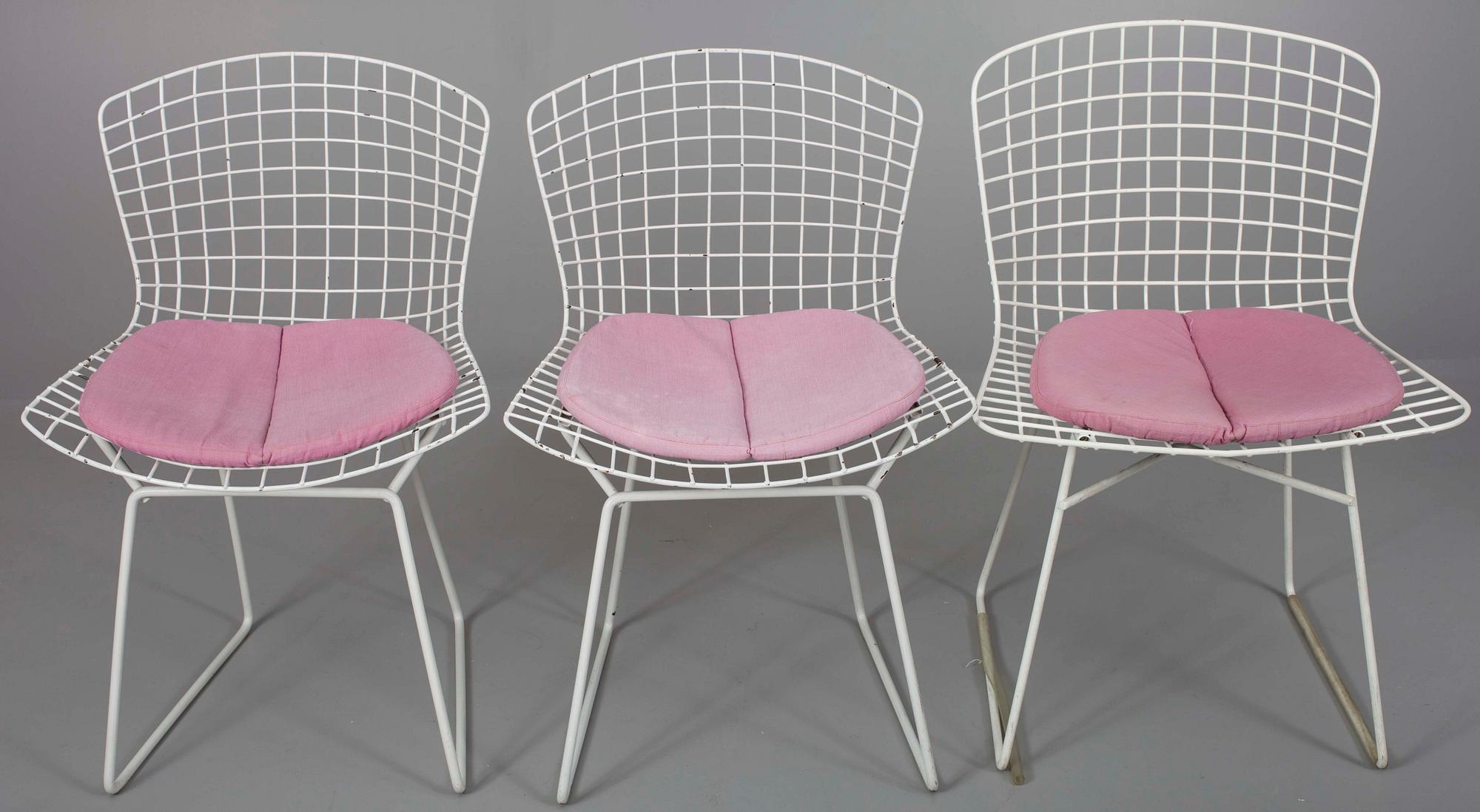 STOLAR, 2 st, "Sidechair", design Harry Bertoia, En stol snarlik, 1900-talets senare hälft.