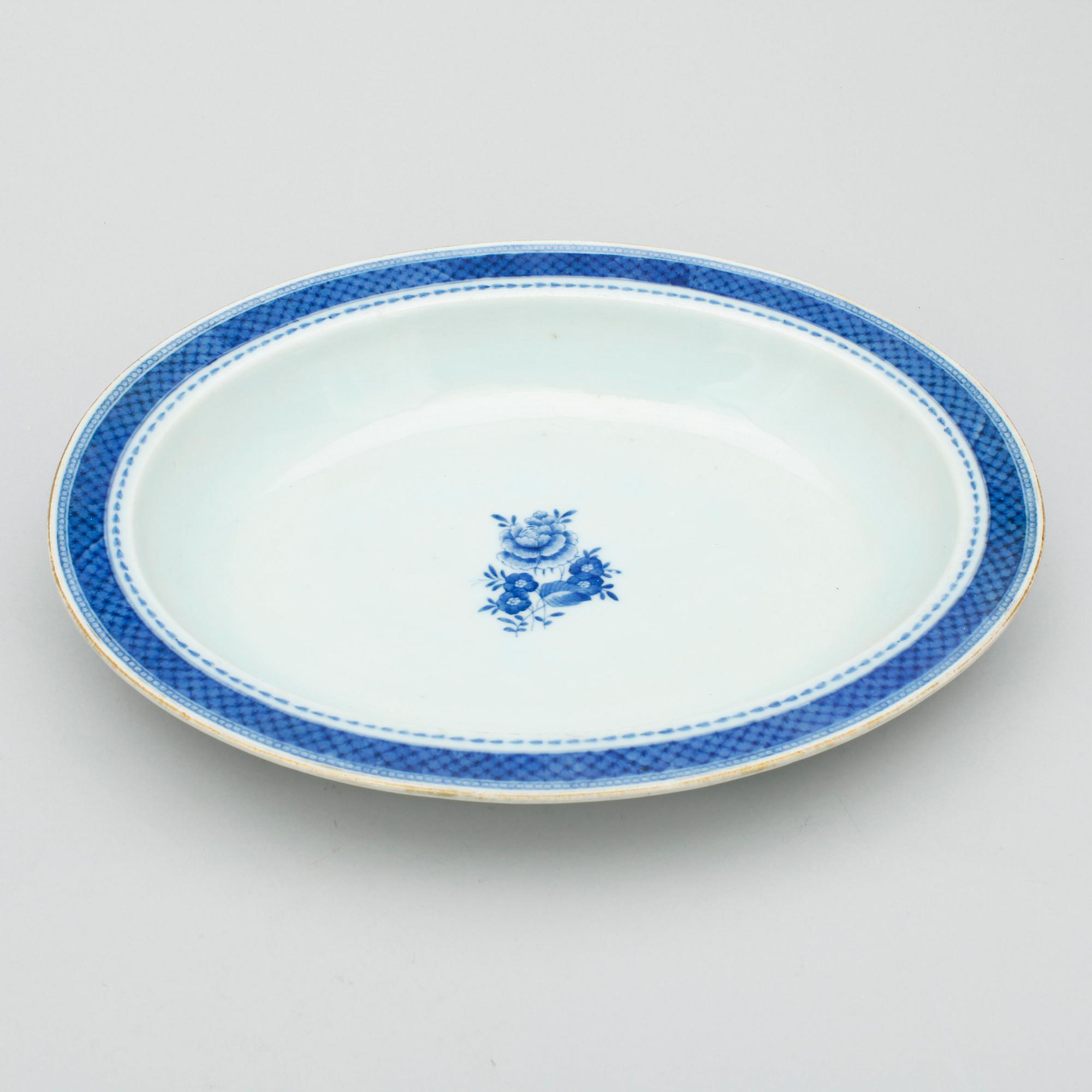 SERVISDELAR, 4 st, kompaniporslin. Qing dynastin, Jiaqing (1796-1820).