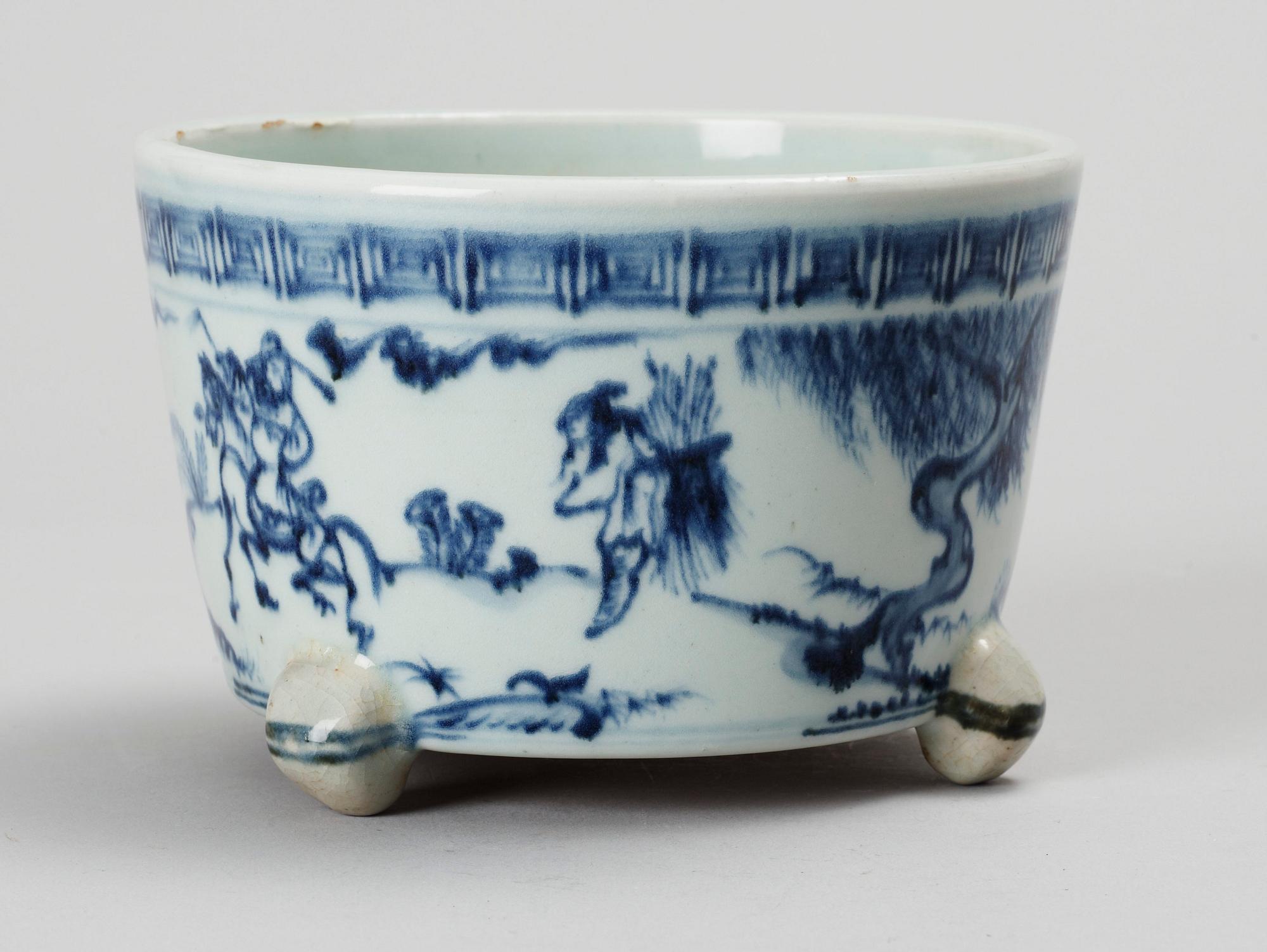 RÖKELSEKAR, porslin. Sydostasien. 1900-tal.