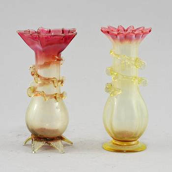 VASER, 2 st, glas, Loetz-typ, 1900-talets första hälft.