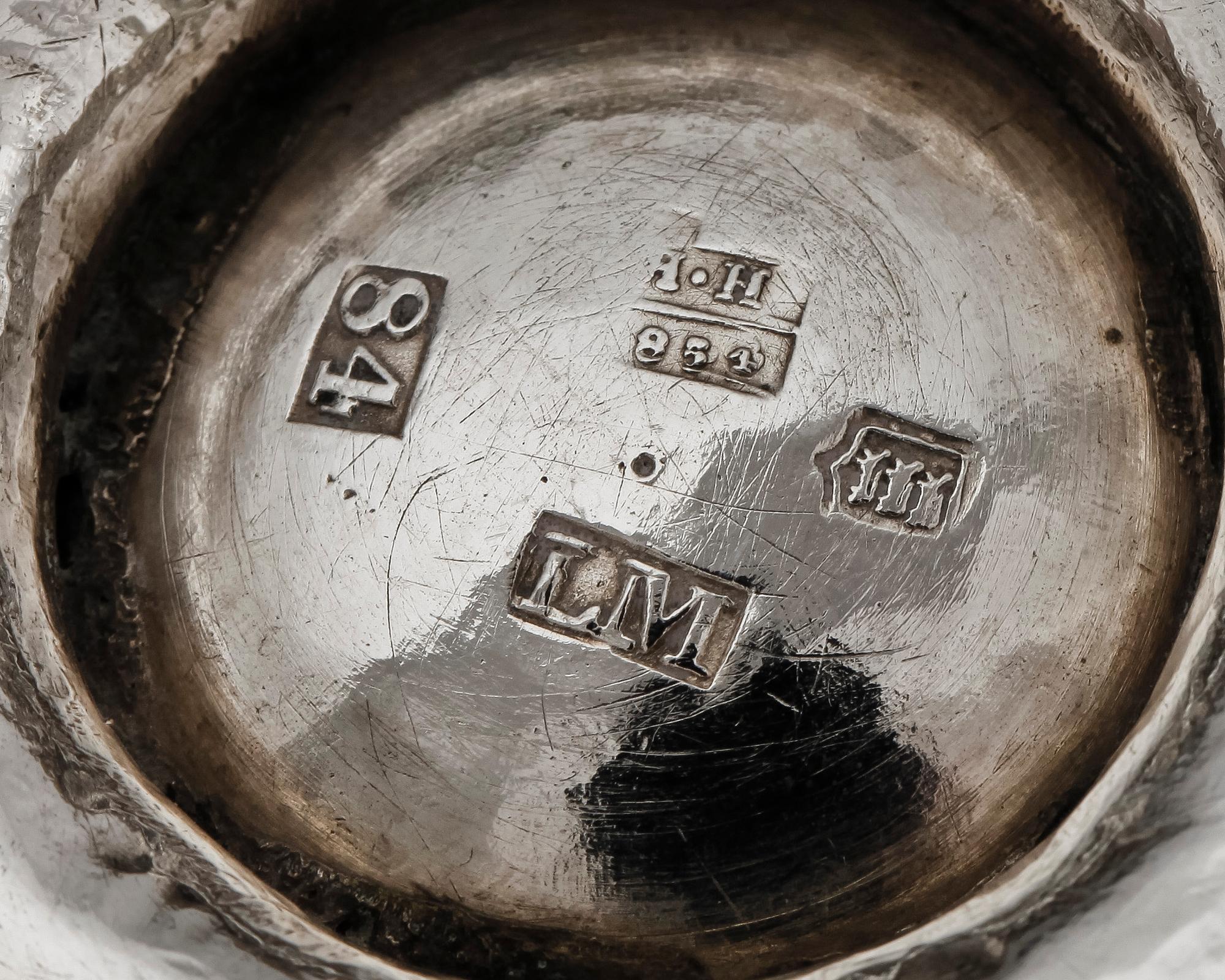 GRÄDDKANNA samt LOCKPOKAL, silver, Fredrik Oskar Ahlström, Södertälje 1856 resp Ryssland 1854. Totalvikt ca 220 gram.