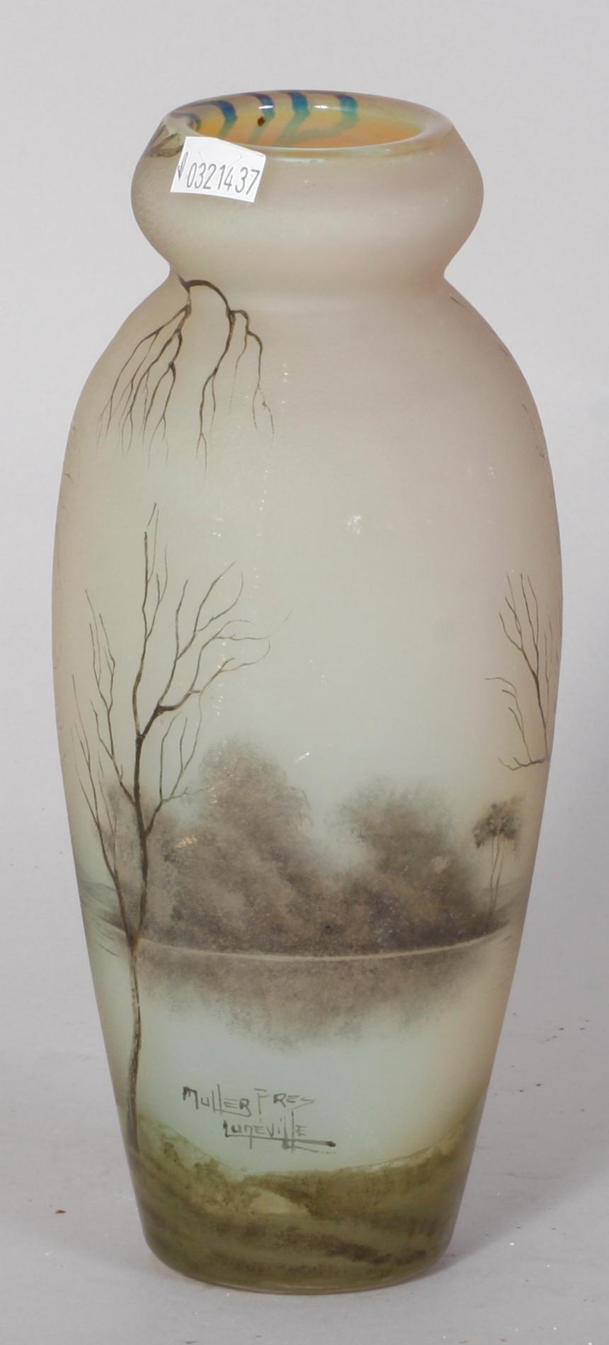 VAS. Glas. Muller Fréres Luneville. Sign.