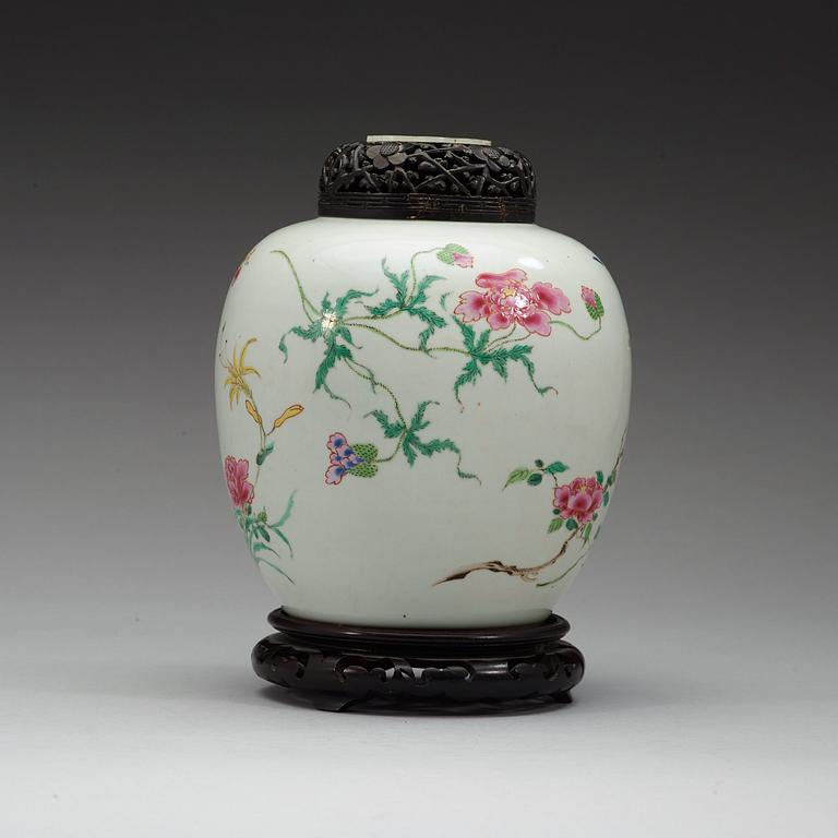 A famille rose jar, Qing dynasty 18th century.