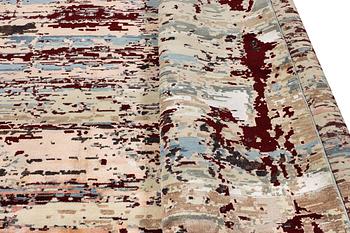 An oriental carpet with modern design, ca. 377 x 277 cm.