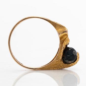 Björn Weckström, ring, "Gömd agat", 14K guld och mossagat. Lapponia 1975.