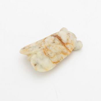 Amuletter, tre stycken, nefrit, Kina.