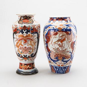 A set of two Japanese Meiji Imari porcelain vases.