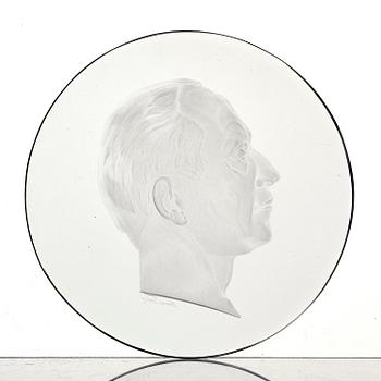 Simon Gate, an engraved glass portrait plaque, Orrefors ca. 1935.