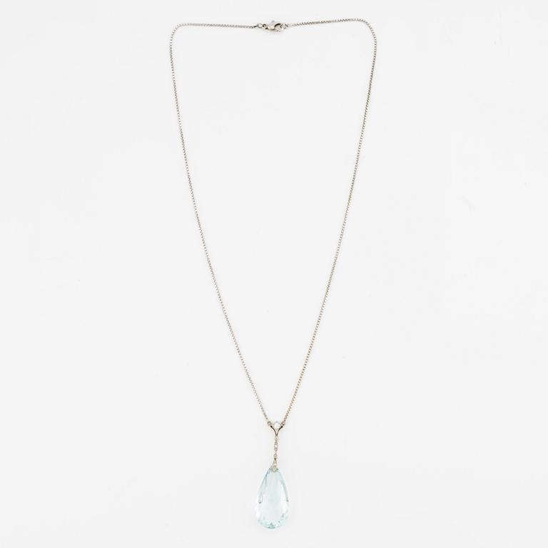 Necklace, gold with briolette-cut aquamarine and old-cut diamonds.