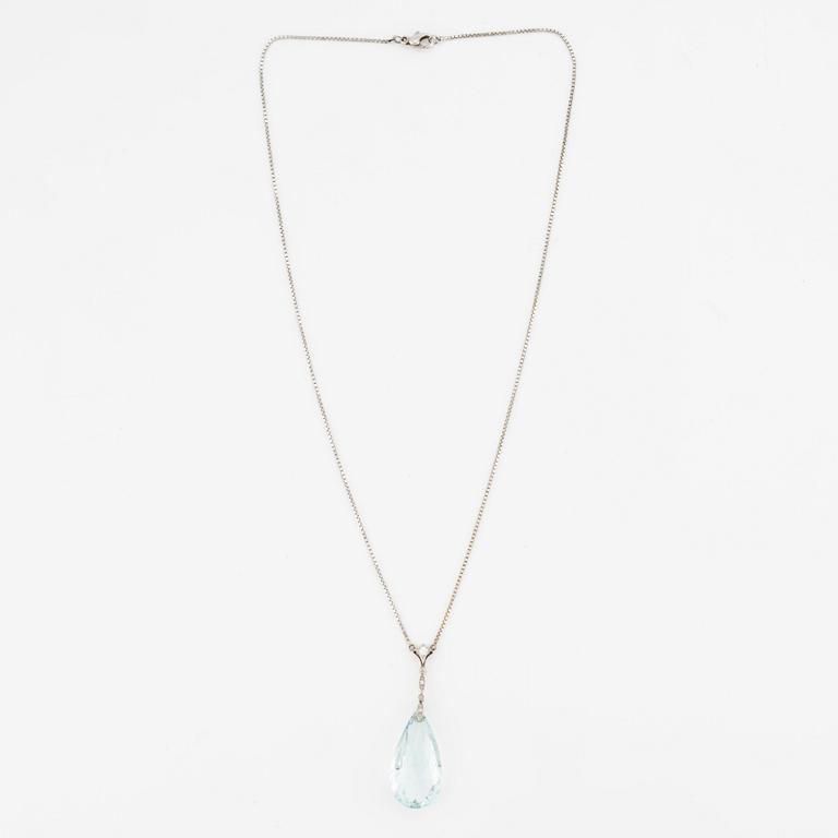 Necklace, gold with briolette-cut aquamarine and old-cut diamonds.