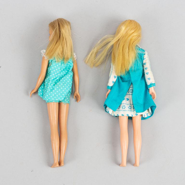 A collection of four Mattel 1960's Barbiedolls with accessories.