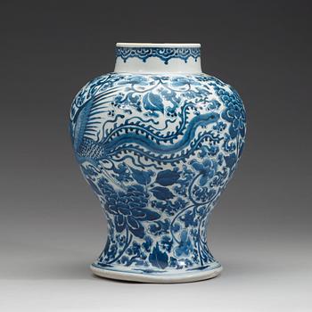 VAS, porslin. Qingdynastin, Kangxi (1662-1722).