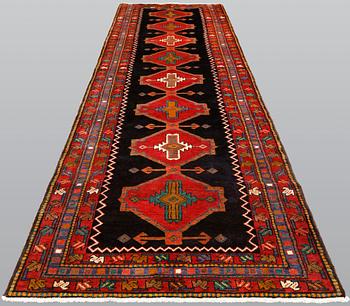 A Tabriz runner, approx. 447 x 118 cm.