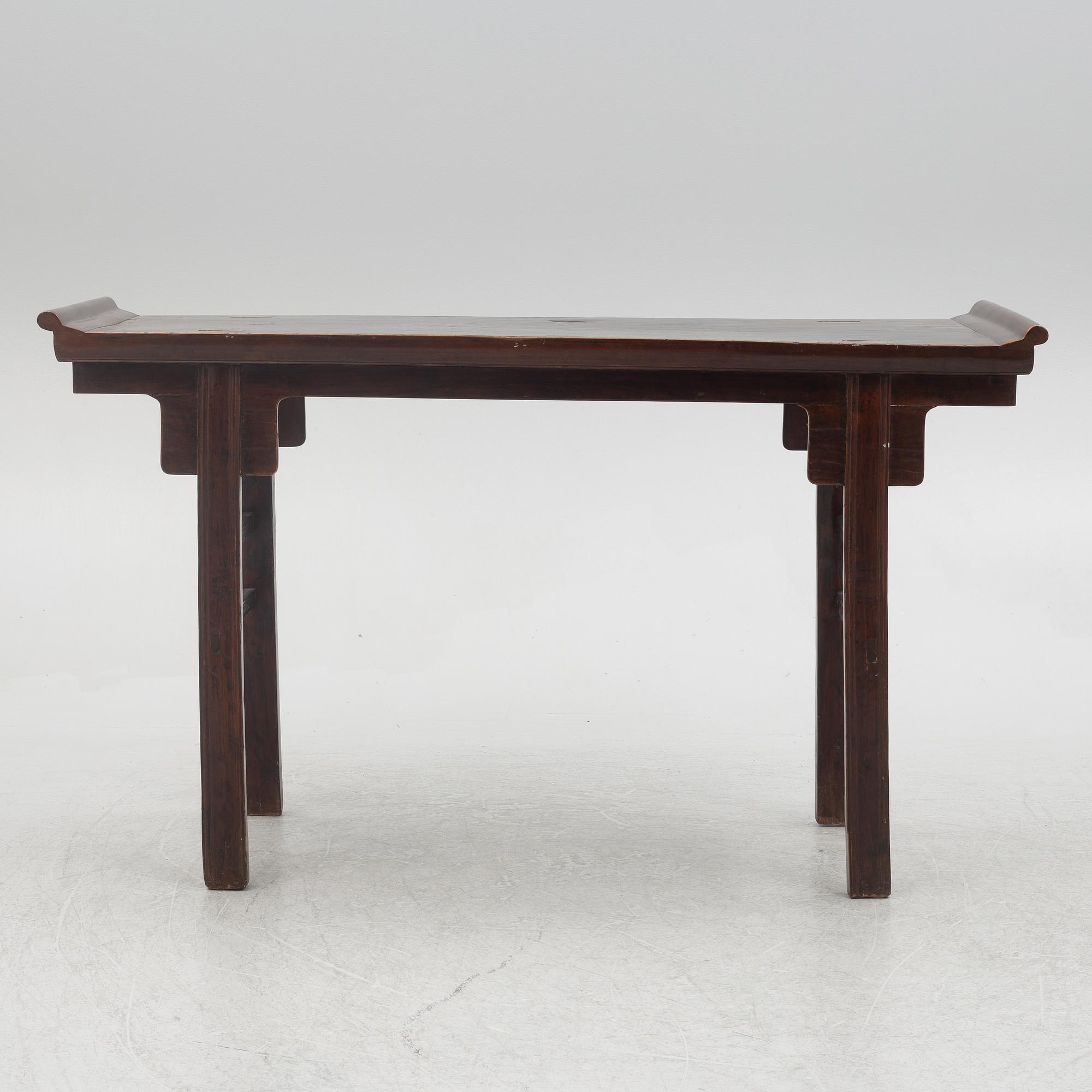 A Chinese altar table, late Qing dynasty / 20th century.