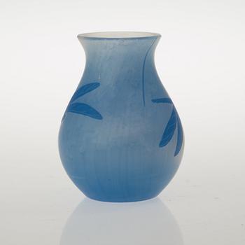 An Axel Enoch Boman Art Nouveau cameo glass vase, Hadeland Glasvaerk, Norway 1911.