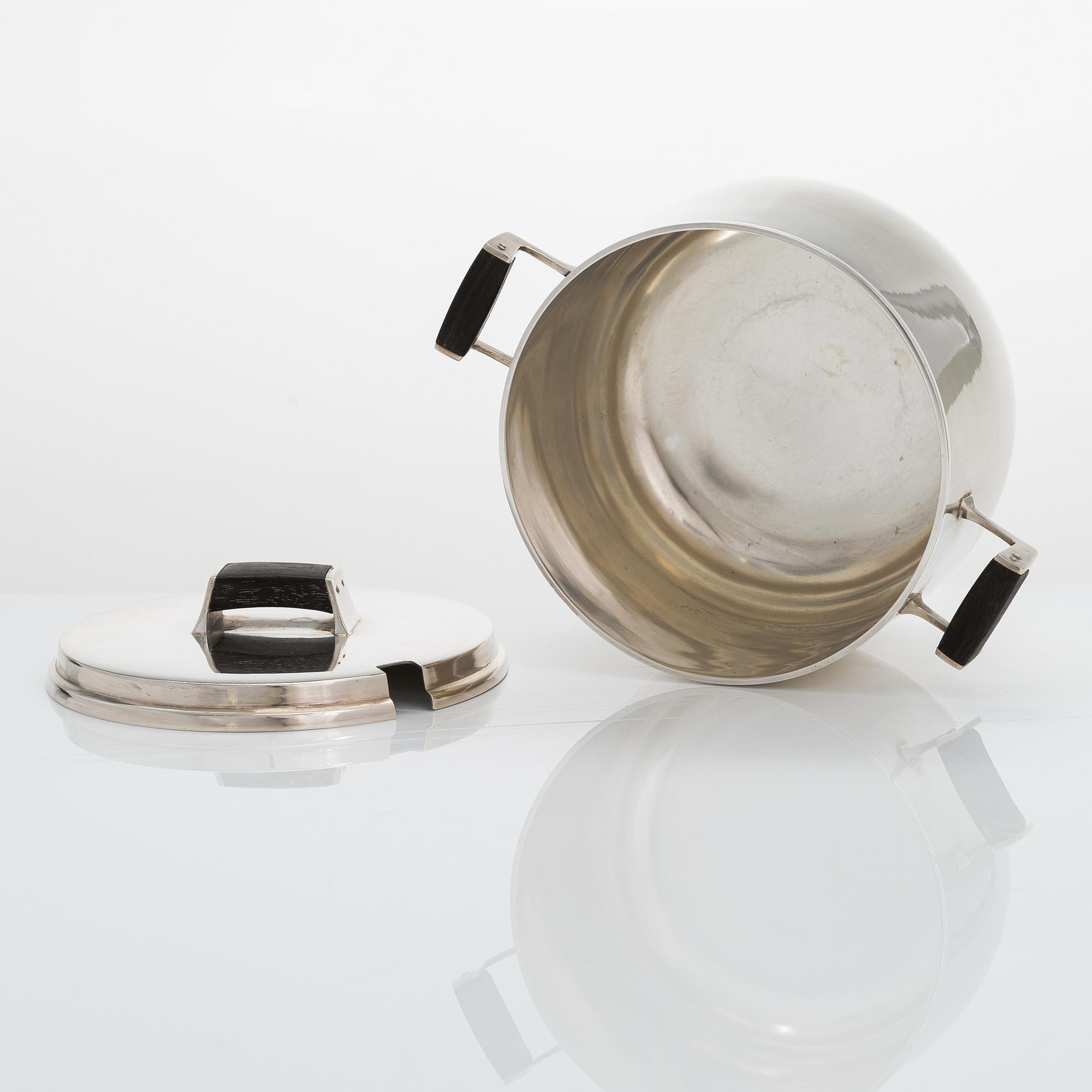 Mauno Honkanen, A silver sauce bowl with ladle for Tillander, Helsinki 1957.