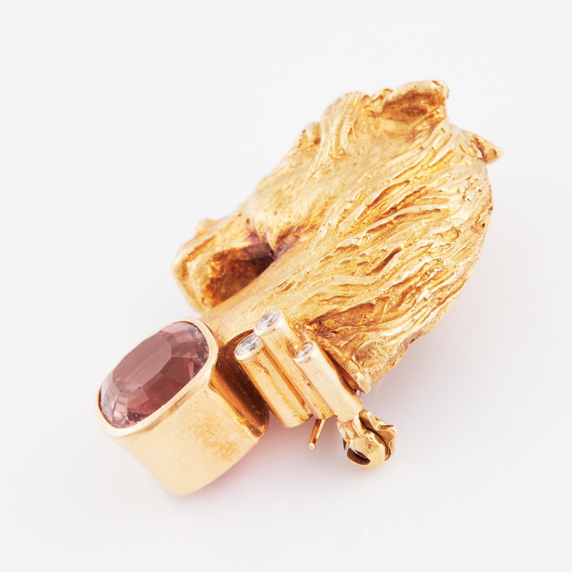 Kristian Nilsson, an 18K gold brooch set with a faceted pink tourmaline and round brilliant-cut diamonds.