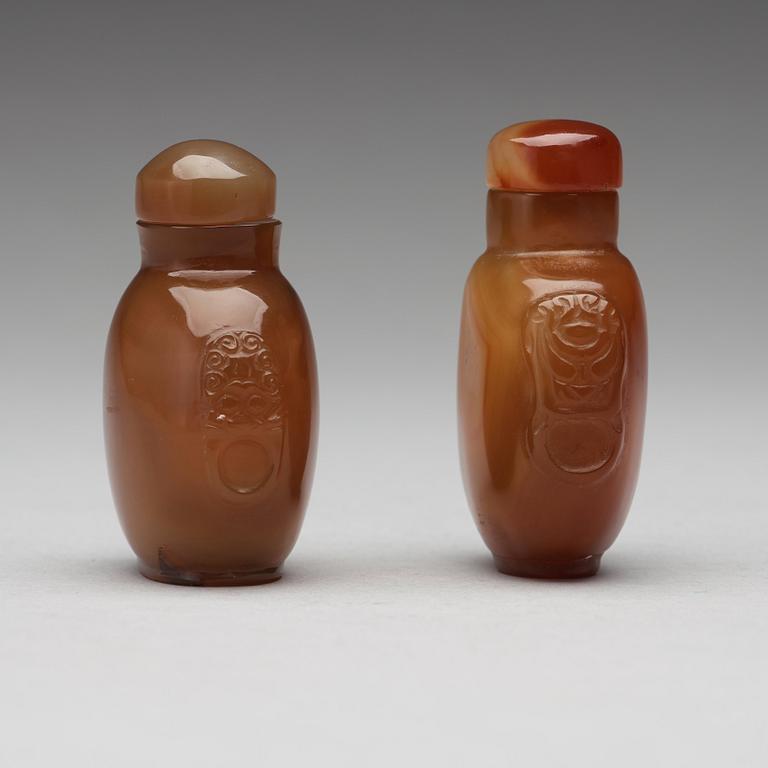 Two Chinese agathe snuff bottles with stoppers.