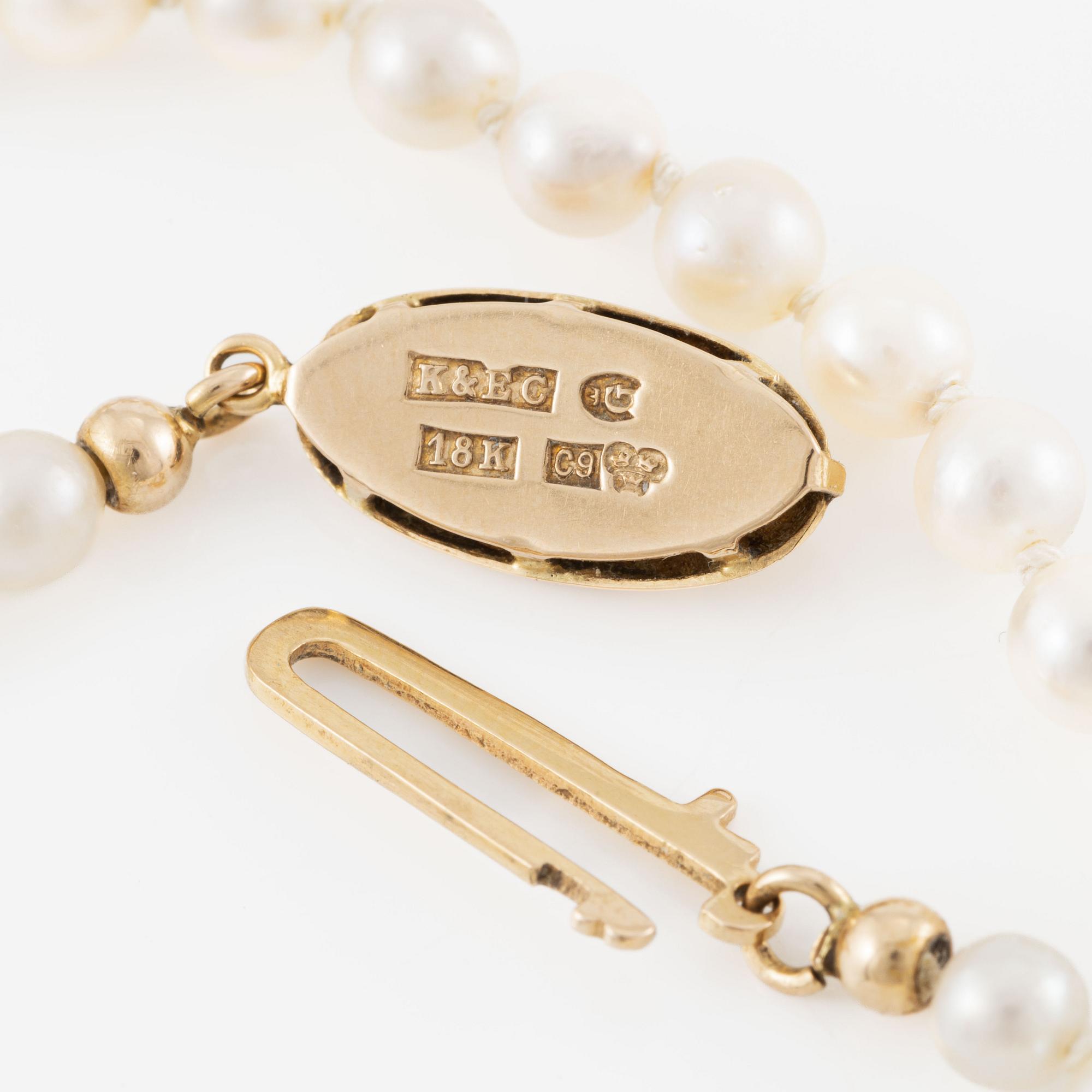 Pärlcollier, doserat med odlade pärlor, med lås i 18K guld.