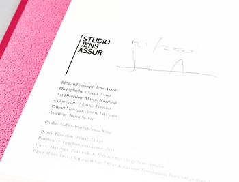 JENS ASSUR, fotoalbum, sign o numr. 121/250.