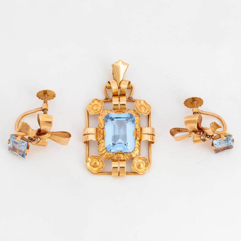 18K gold and synthetic blue spinel earrings and pendant.