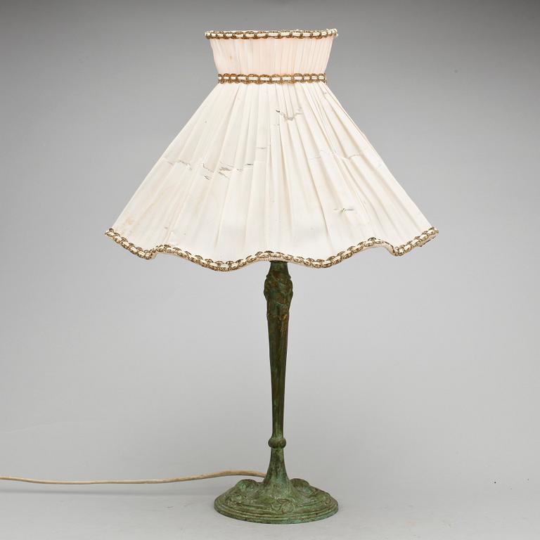 BORDSLAMPA, senjugend, 1900-talets första hälft.