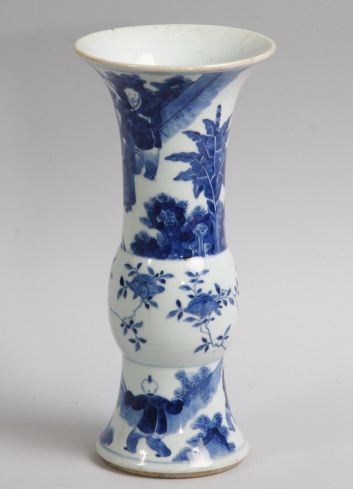 VAS, porslin. Kina. 1800-tal.