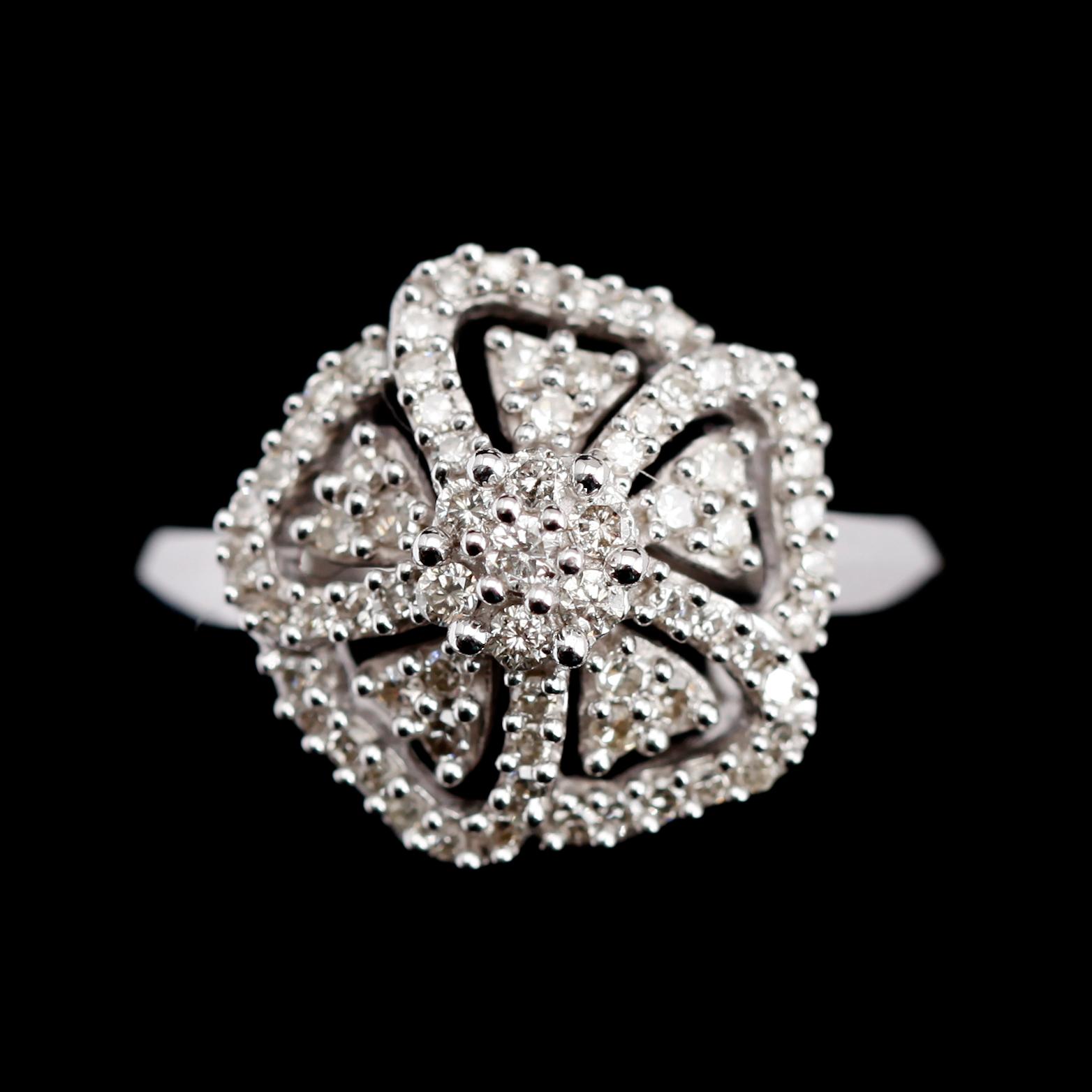 RING, 10 k vitguld, briljantslipade diamanter tot ca 0.50 ct.