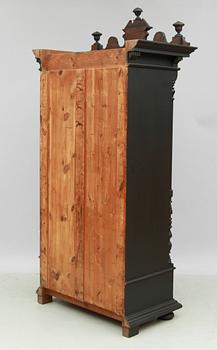 KLÄDSKÅP, 1800-talets andra hälft.