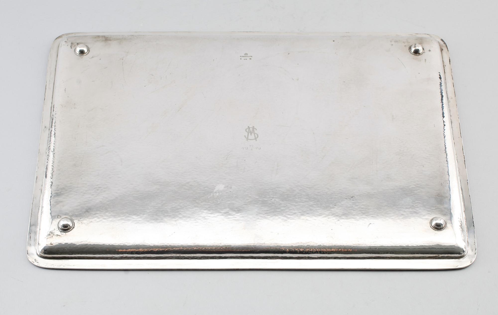 BRICKA, silver, K Anderson, Stockholm 1918. Vikt ca 1760 gram.
