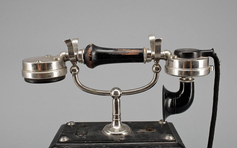 BORDSTELEFON, Telegrafverkets verkstad, Nynäshamn, tidigt 1900-tal.