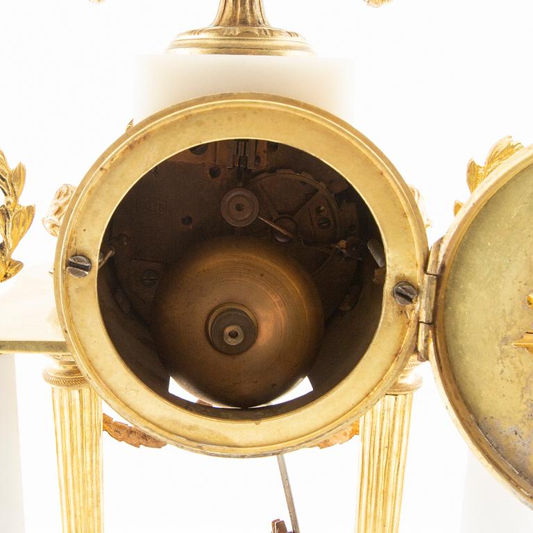 Table garniture 3 dlr Louis XVI style 20th century.