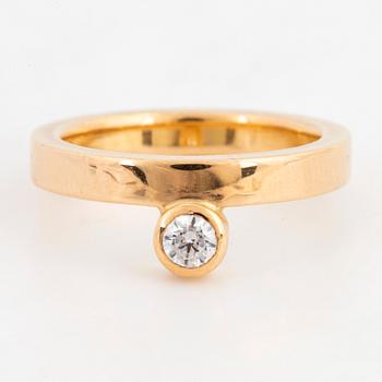 18K gold an cubic zirkona ring by Rolf Karlsson.